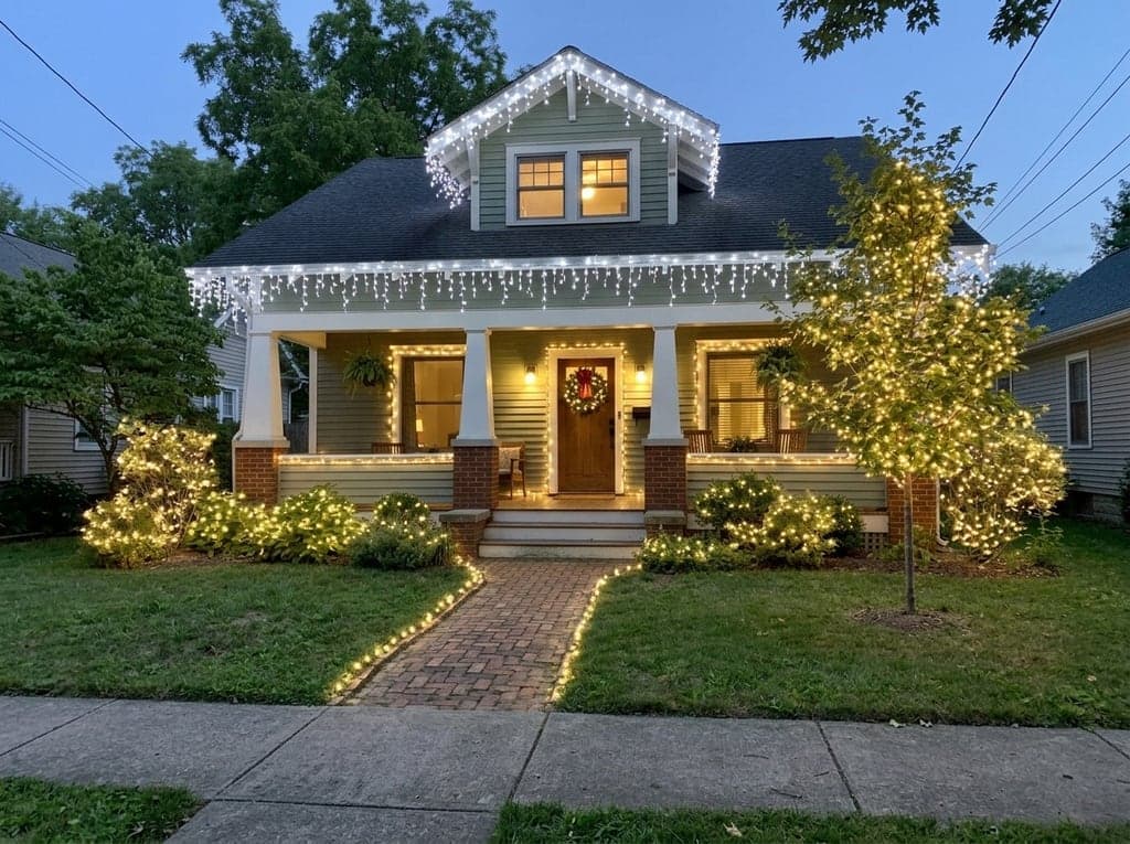 Craftsman bungalow, icicle lights